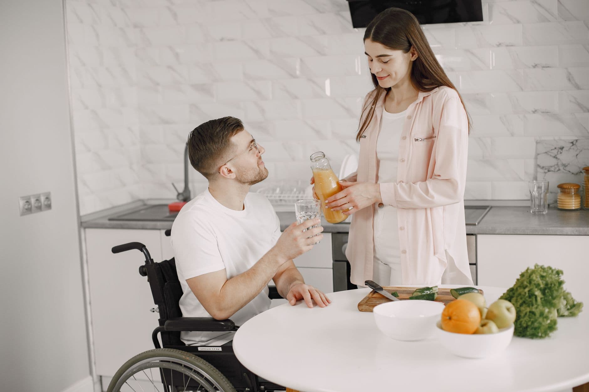 Zakres obowiązków opiekunki w Niemczech — co należy, a co nie
